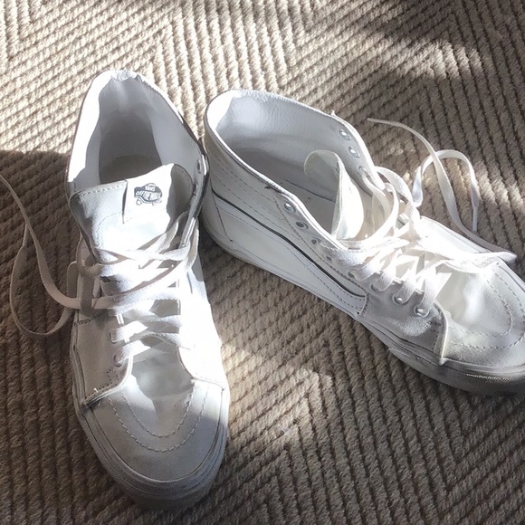Vans Shoes - Vans white hightop tennis shoes